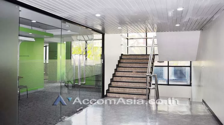 6  Office Space For Rent in Silom ,Bangkok BTS Chong Nonsi at K.C.C Building AA11227